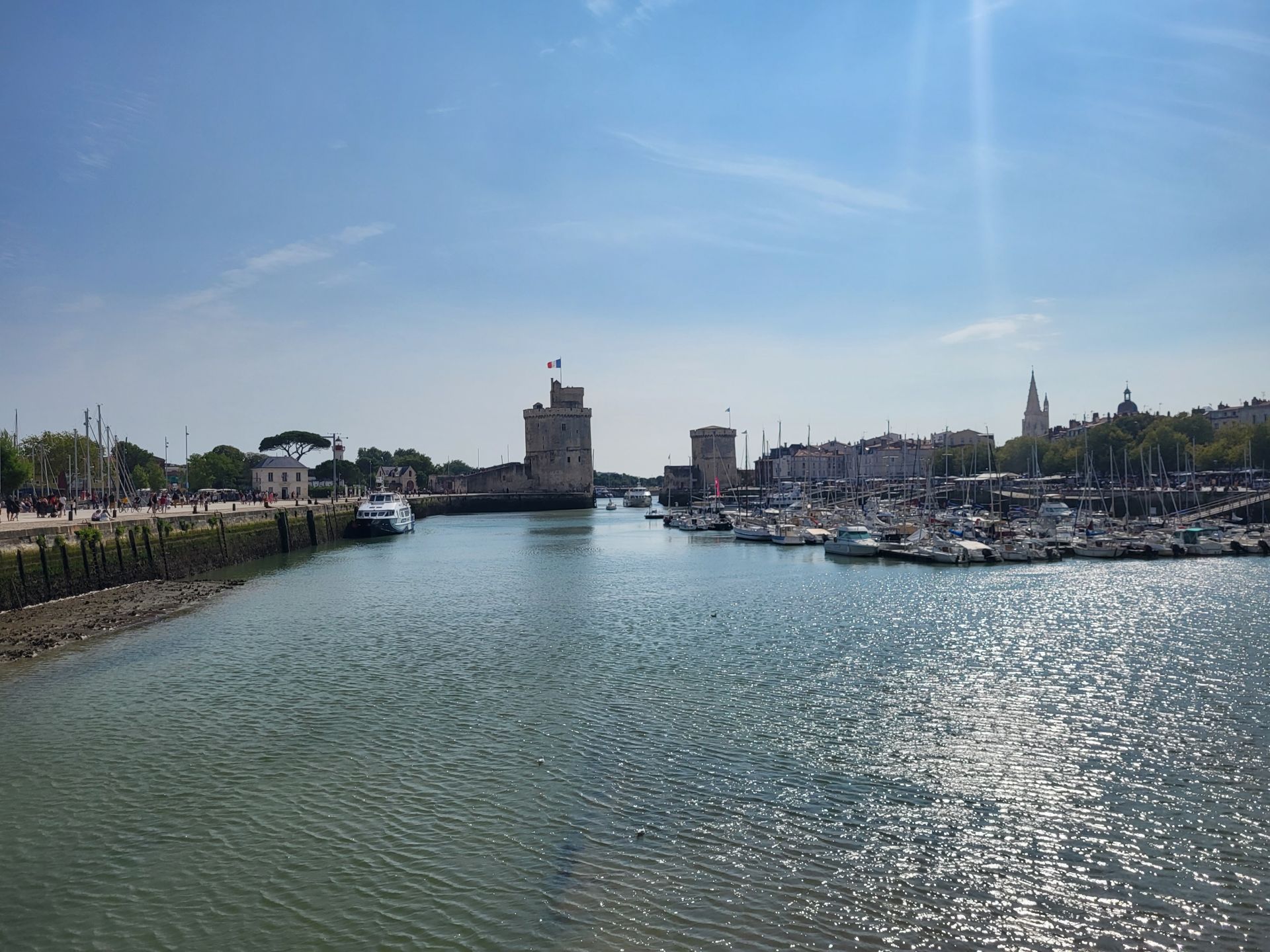La Rochelle - Les tours du Vieux Port et bateaux